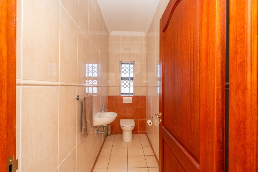 7 Bedroom Property for Sale in Myburgh Park Western Cape